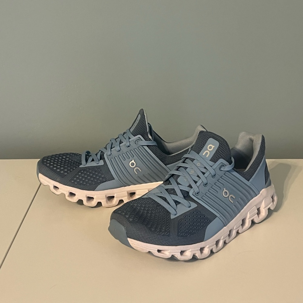 Women’s On Cloud cloudswift size 8.5
Great condition 
Never worn, only tried on